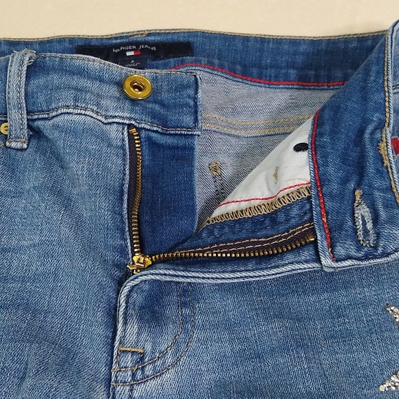 Tommy Hilfiger Tribeca Rhinestone Embroidered Straight Light Wash Jeans Size 6 - Picture 12 of 12